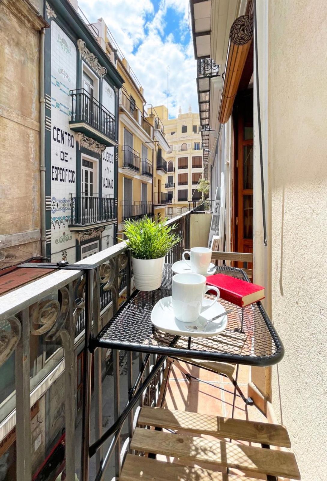 Modern Flat By Mercado Central In Ciutat Vella Valencia Bagian luar foto